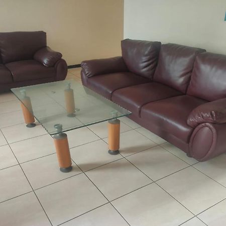 Oyo 91209 Arjuna Residence Syariah Sby สุราบายา ภายนอก รูปภาพ